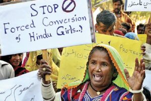 pakistan में हिन्दू धर्म पर हो रहे अत्याचार। 